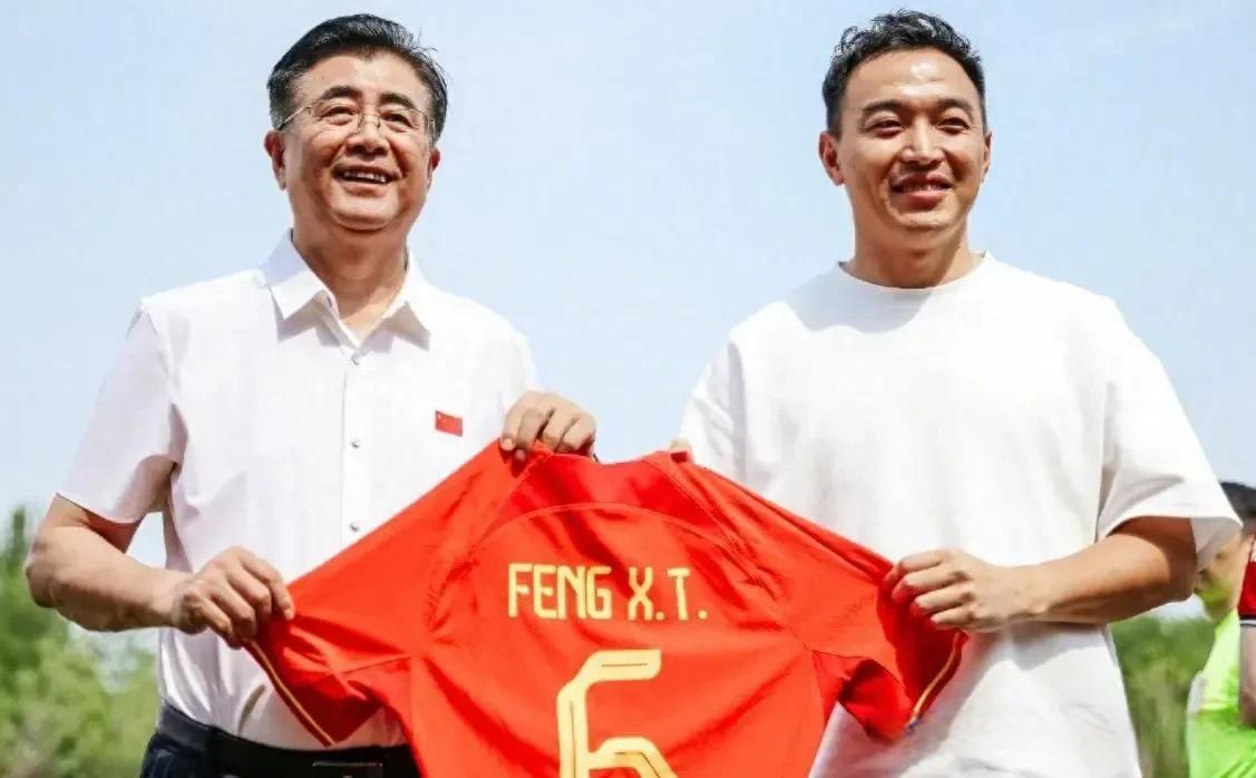 关于冯潇霆回忆首次参加世俱杯：被拜仁揍得不行了的信息