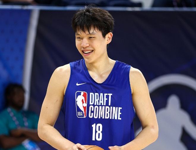 杨瀚森给所有人留下深刻印象他是开拓者长期计划的简单介绍