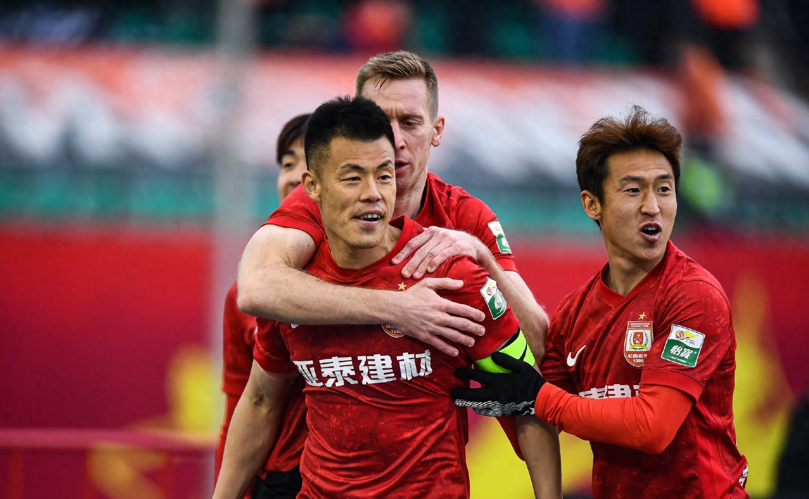 亚泰战平恒大，表现稳定进步的简单介绍