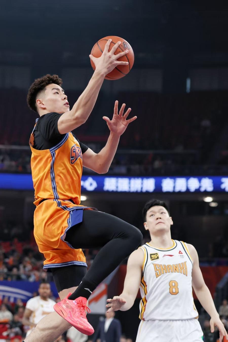 辽宁男篮主场击败上海男篮，取得六连胜